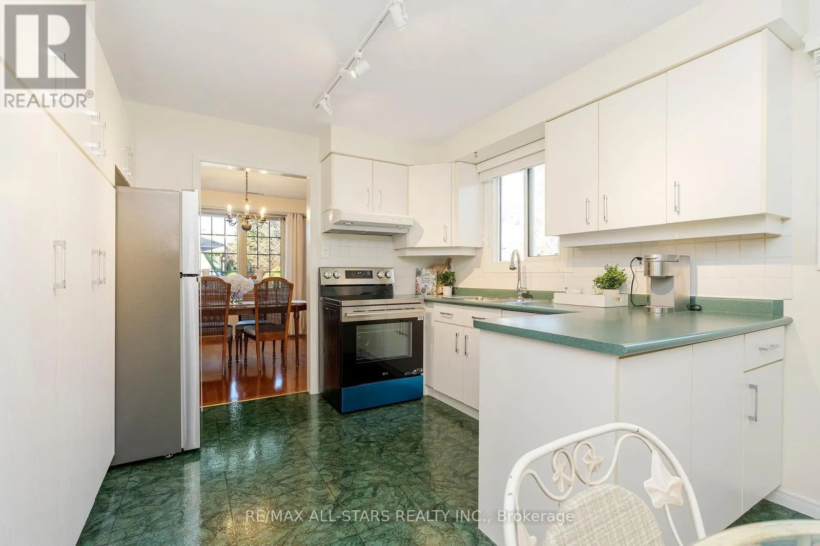 25 CAPTAIN ROLPH BOULEVARD