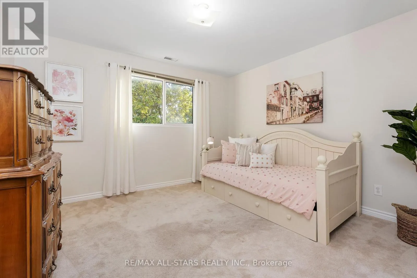 25 CAPTAIN ROLPH BOULEVARD