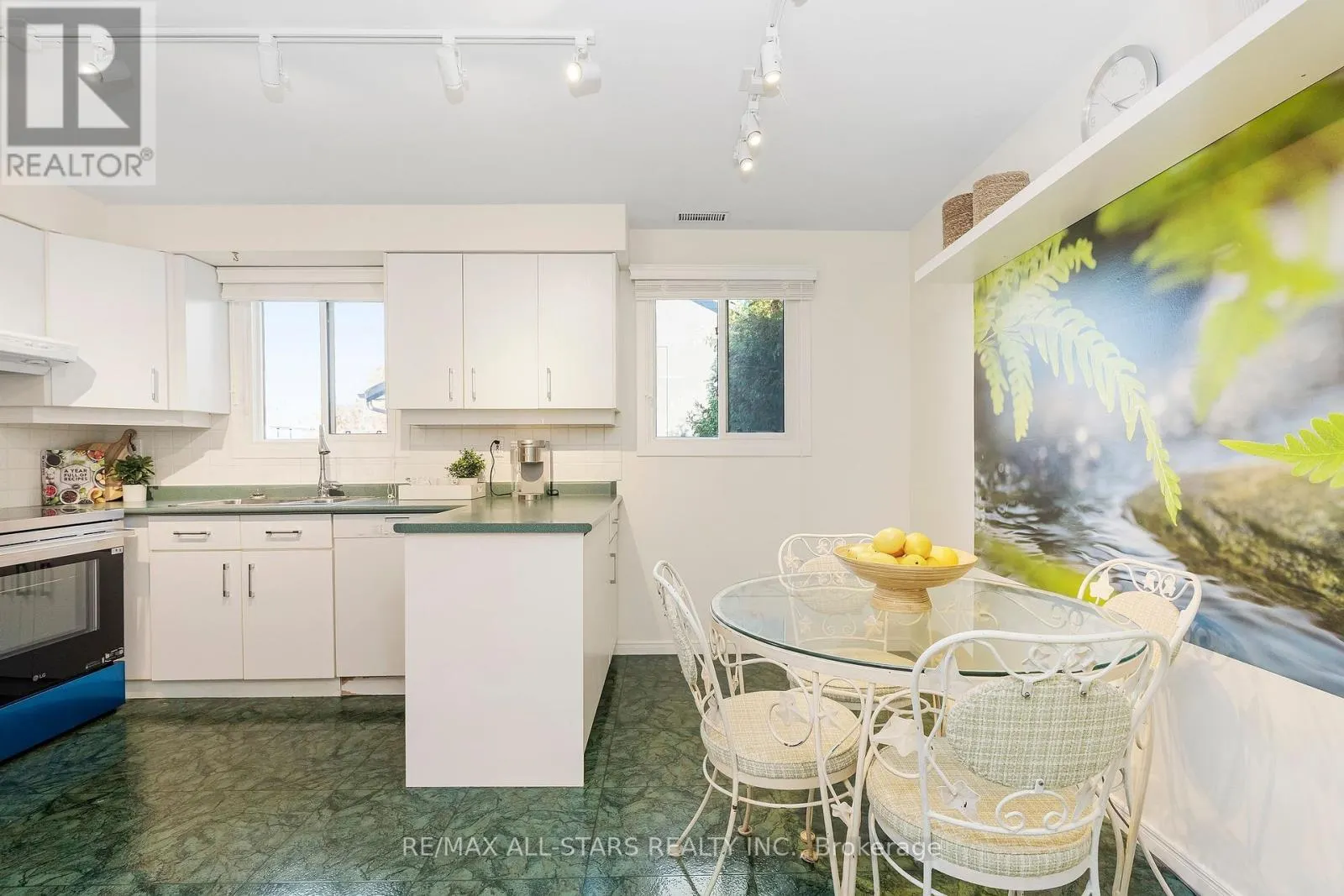 25 CAPTAIN ROLPH BOULEVARD
