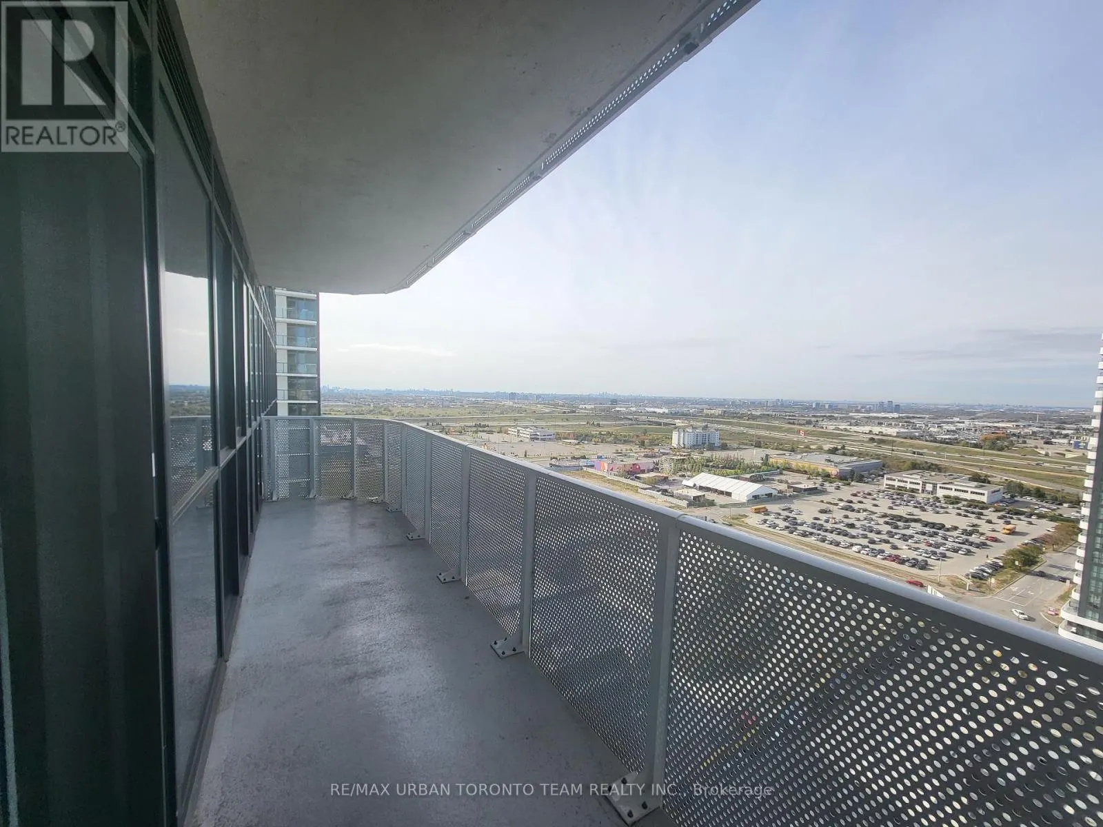 2215 - 28 INTERCHANGE WAY