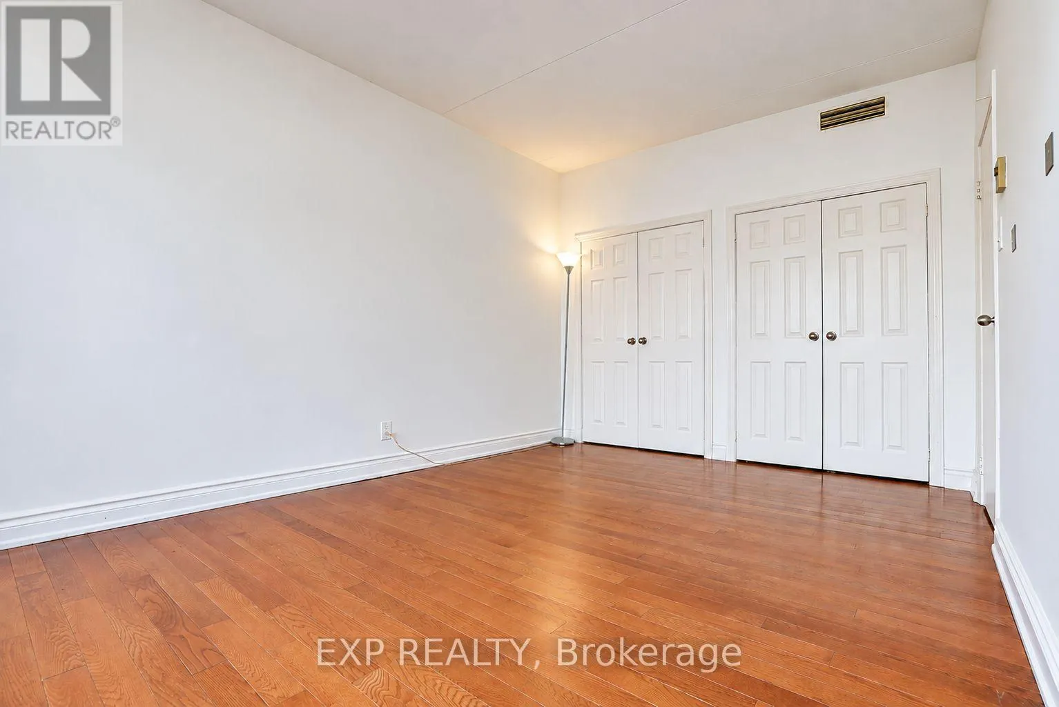 104 - 249 MAJOR MACKENZIE DRIVE E