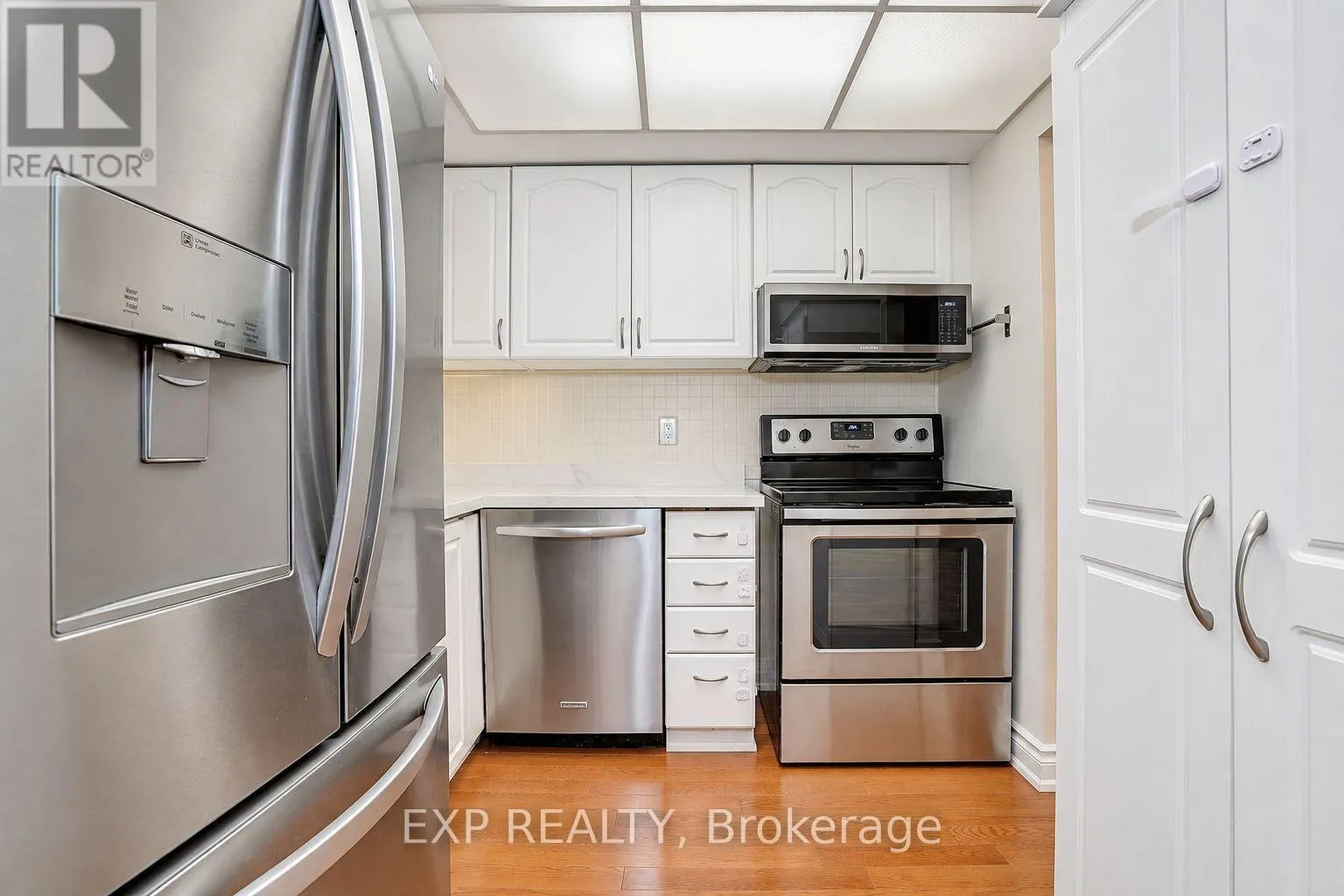 104 - 249 MAJOR MACKENZIE DRIVE E
