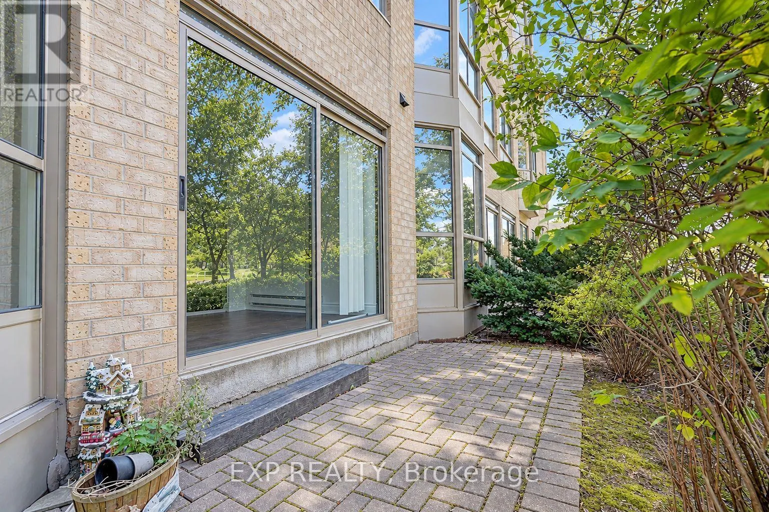 104 - 249 MAJOR MACKENZIE DRIVE E