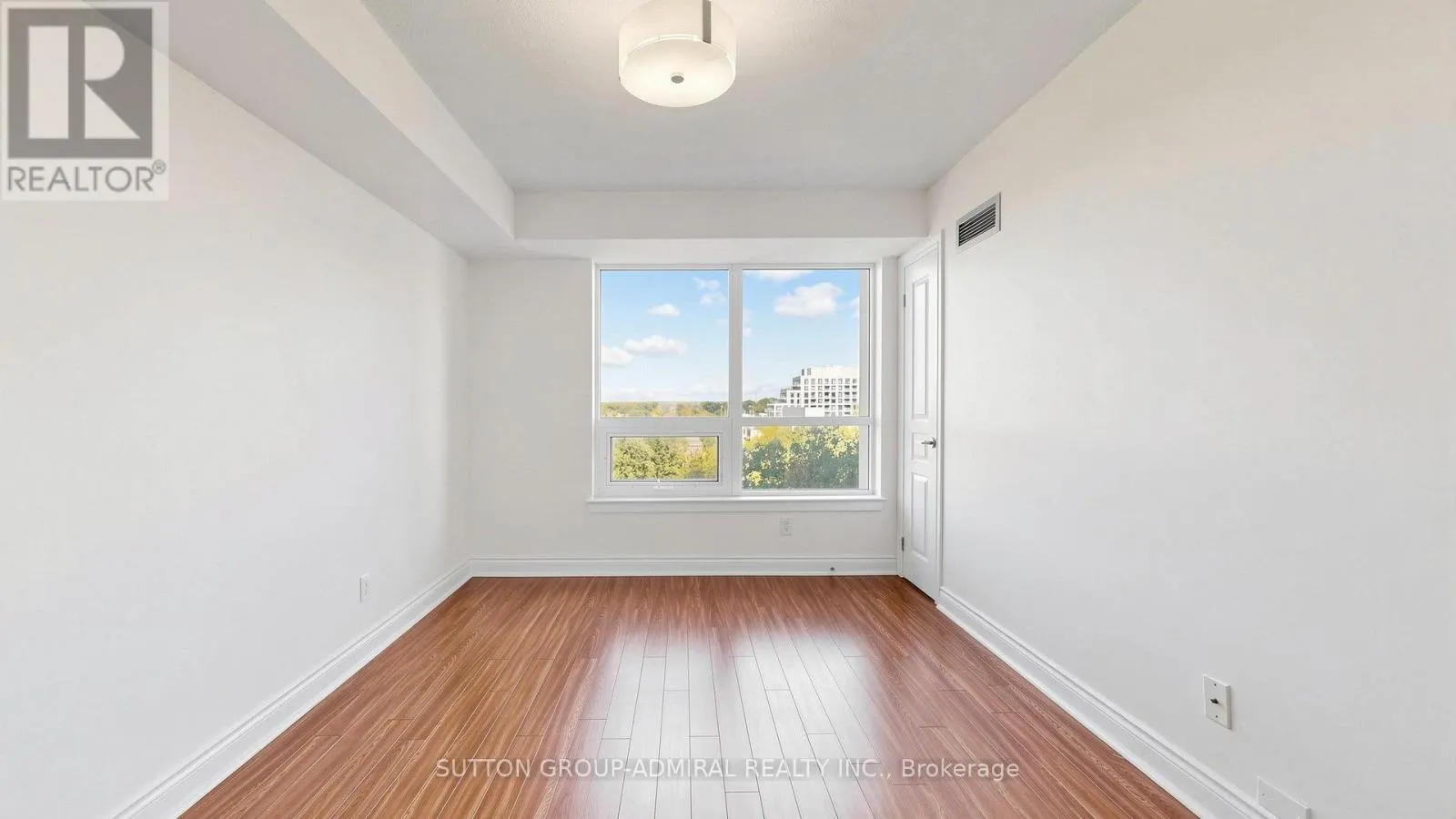 806 - 7 NORTH PARK ROAD