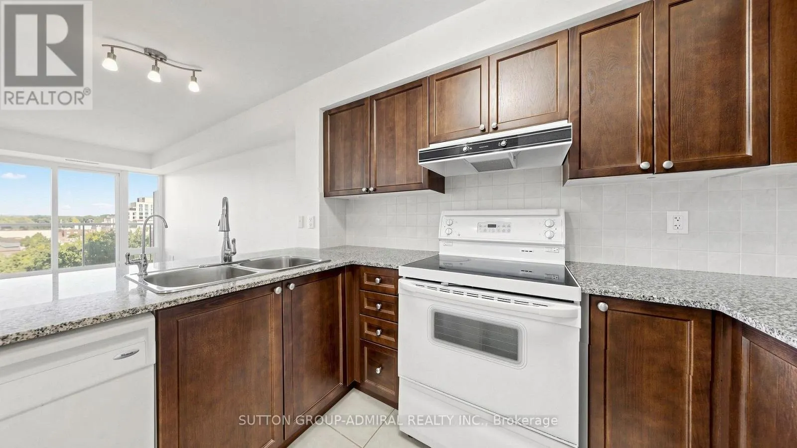 806 - 7 NORTH PARK ROAD