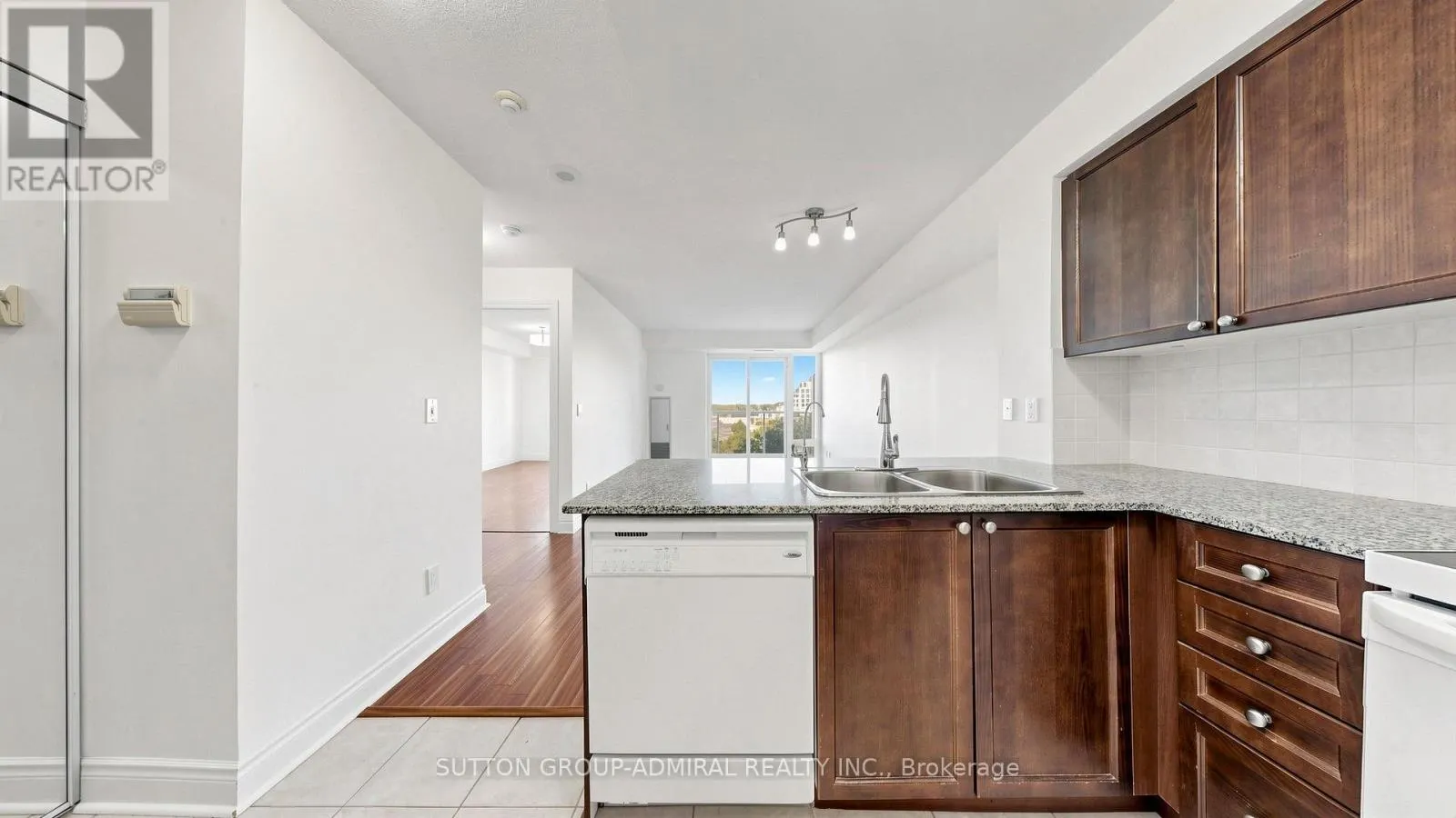 806 - 7 NORTH PARK ROAD