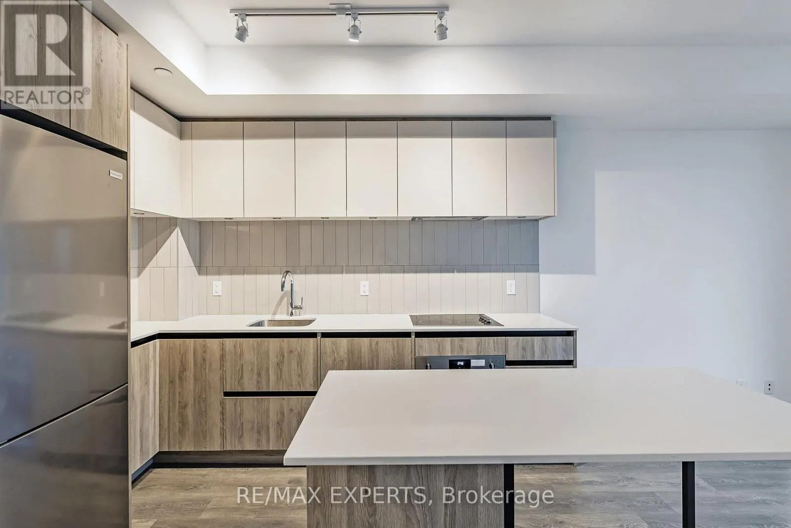 B-808 - 7950 BATHURST STREET