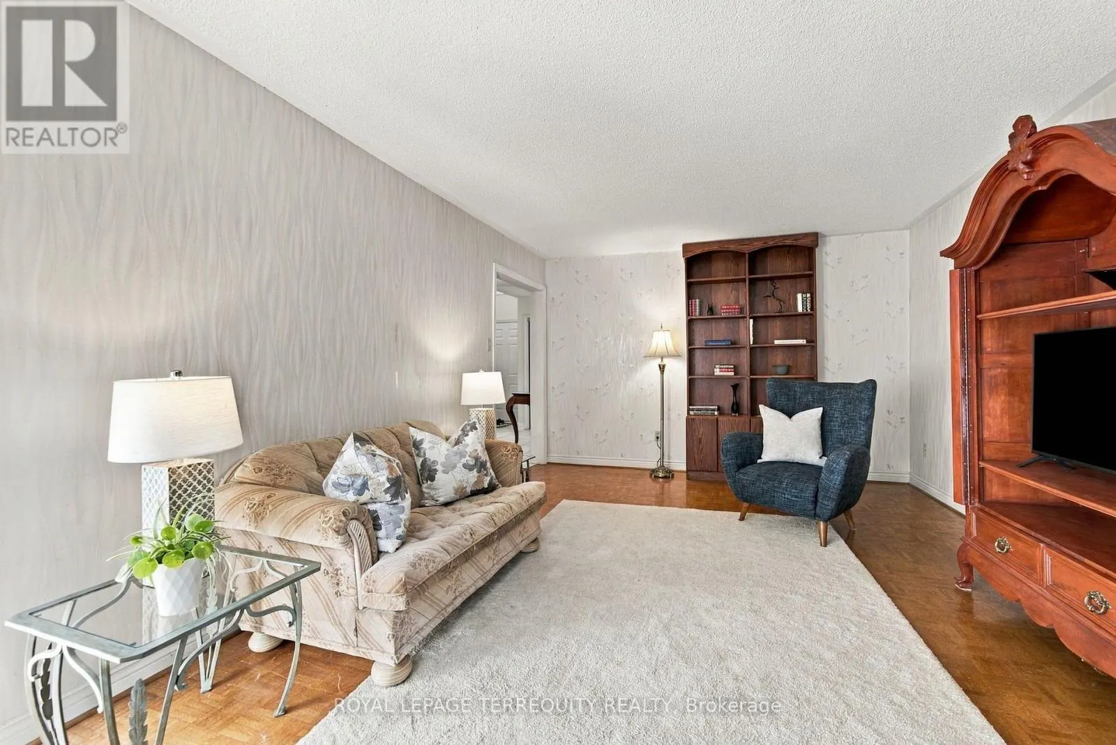 8 MALLORY AVENUE