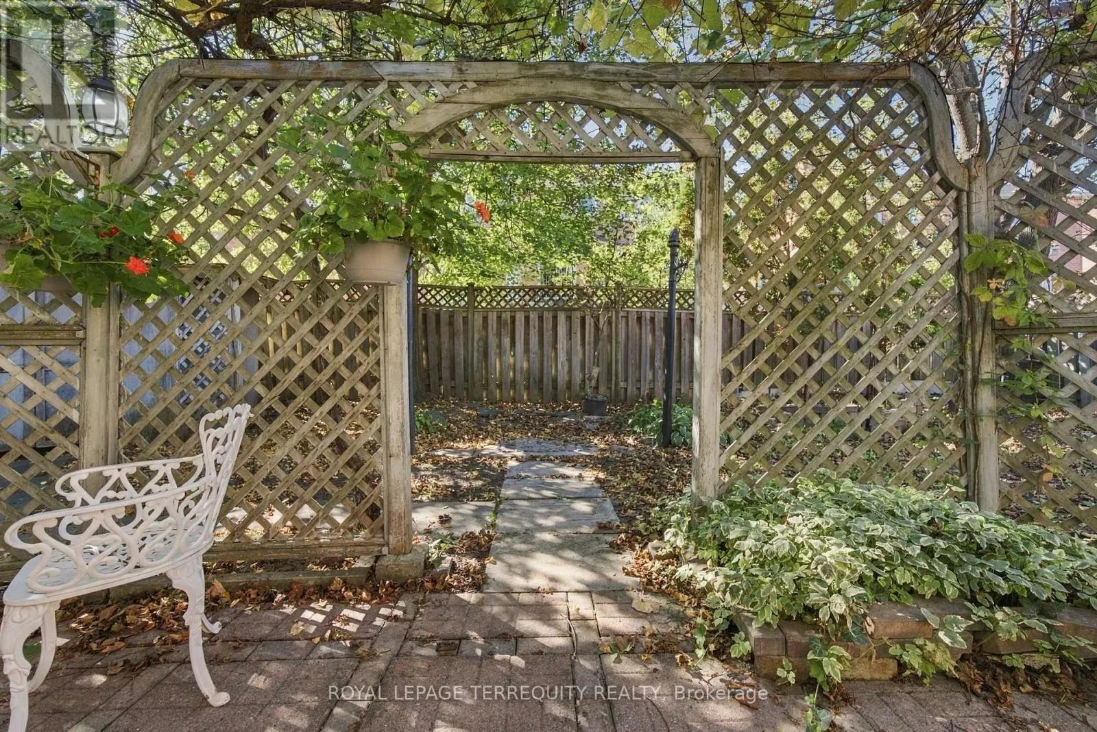 8 MALLORY AVENUE