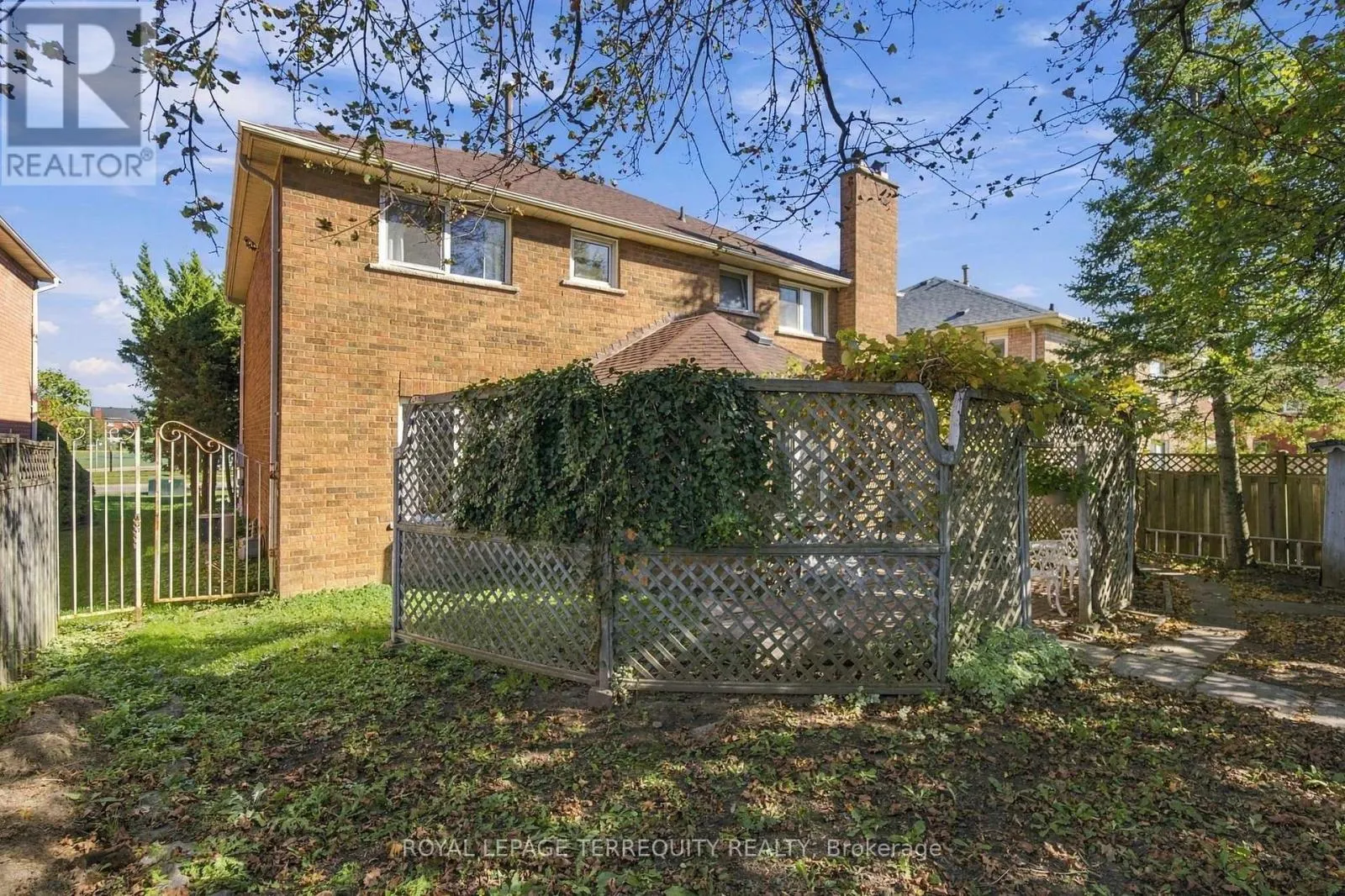8 MALLORY AVENUE