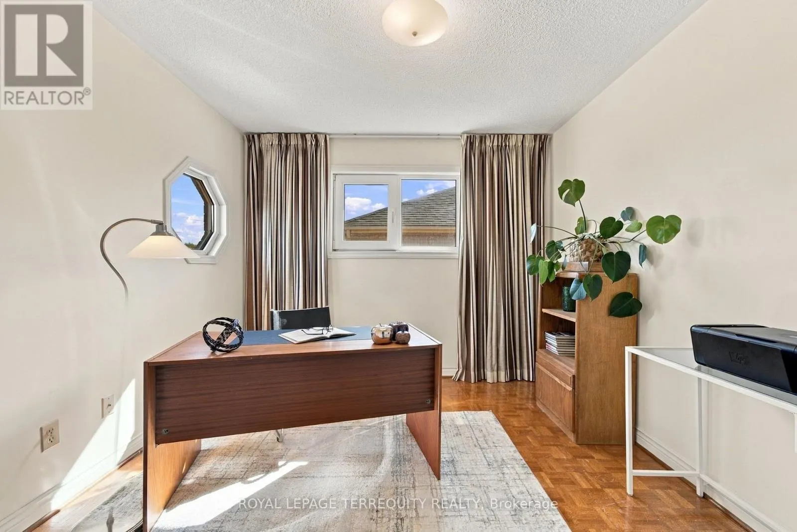 8 MALLORY AVENUE