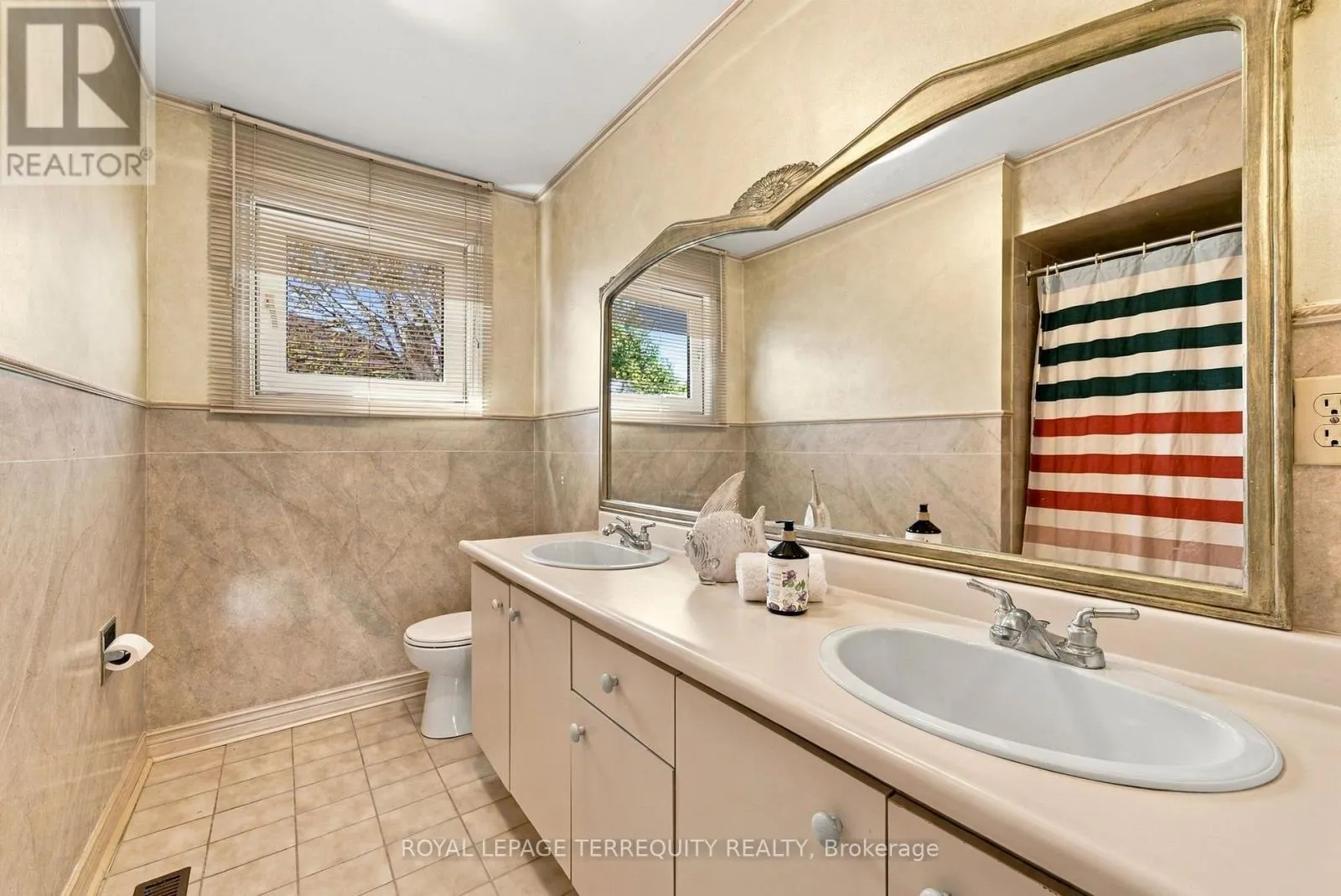 8 MALLORY AVENUE