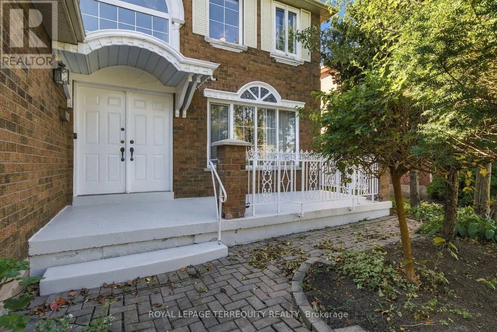 8 MALLORY AVENUE