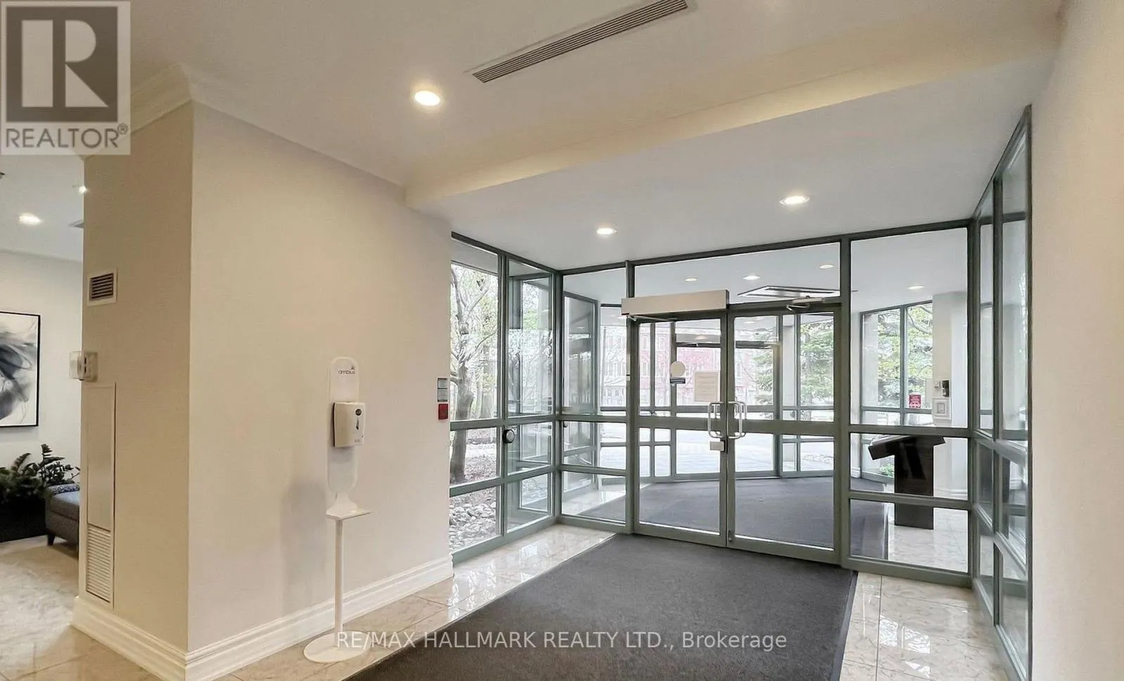 215 - 3 ELLESMERE STREET