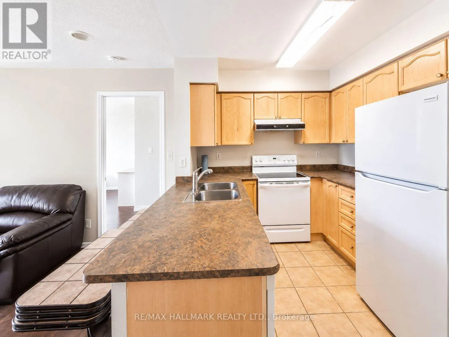 215 - 3 ELLESMERE STREET