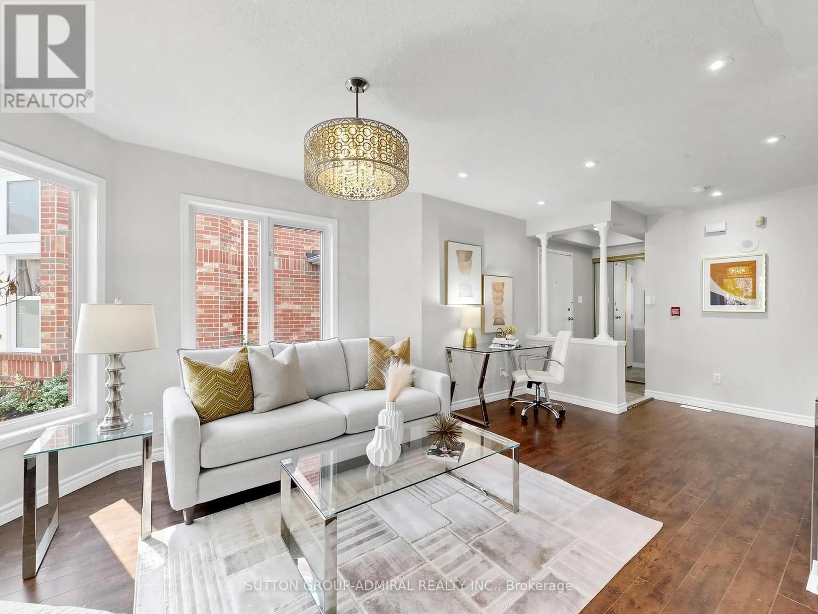 154 - 18 CLARK AVENUE W