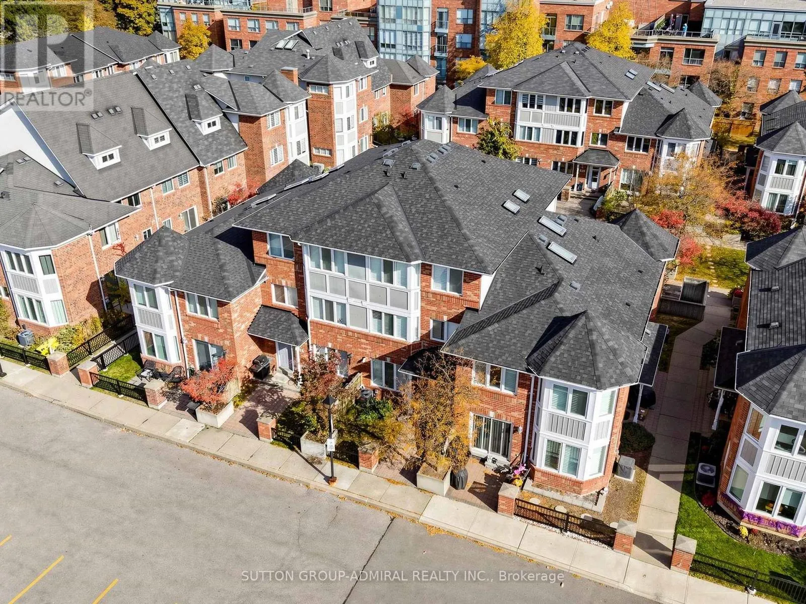 154 - 18 CLARK AVENUE W