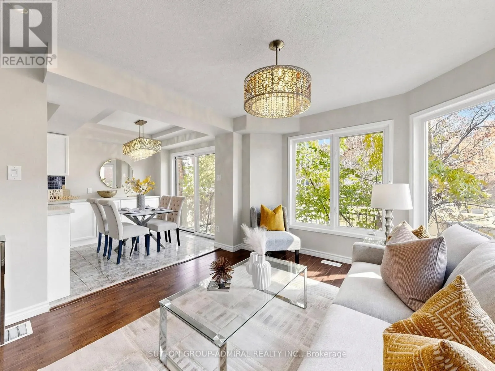 154 - 18 CLARK AVENUE W