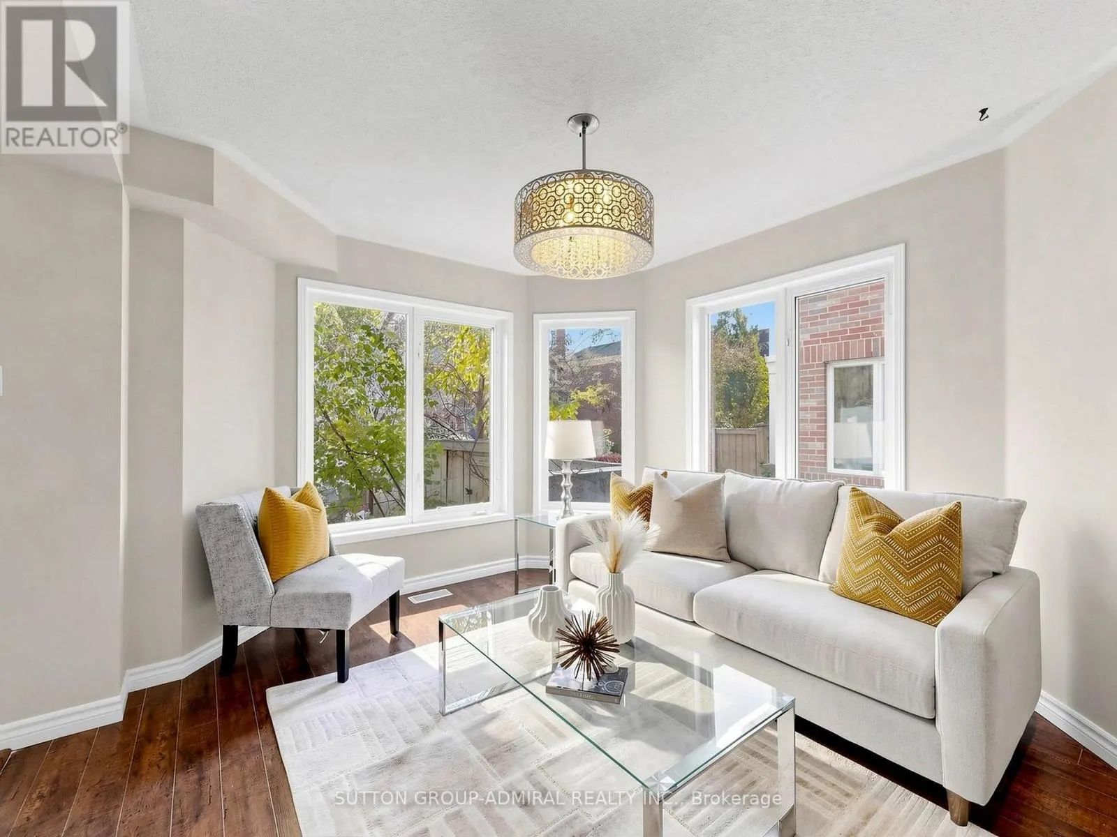 154 - 18 CLARK AVENUE W