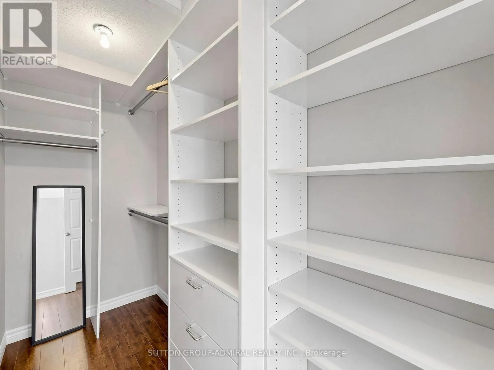 154 - 18 CLARK AVENUE W
