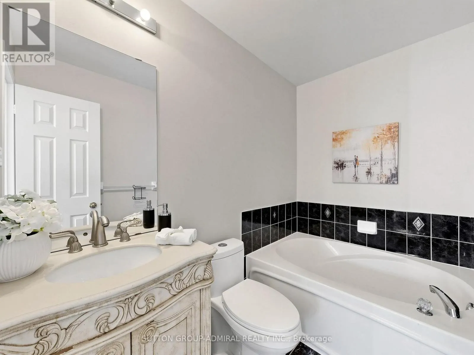 154 - 18 CLARK AVENUE W