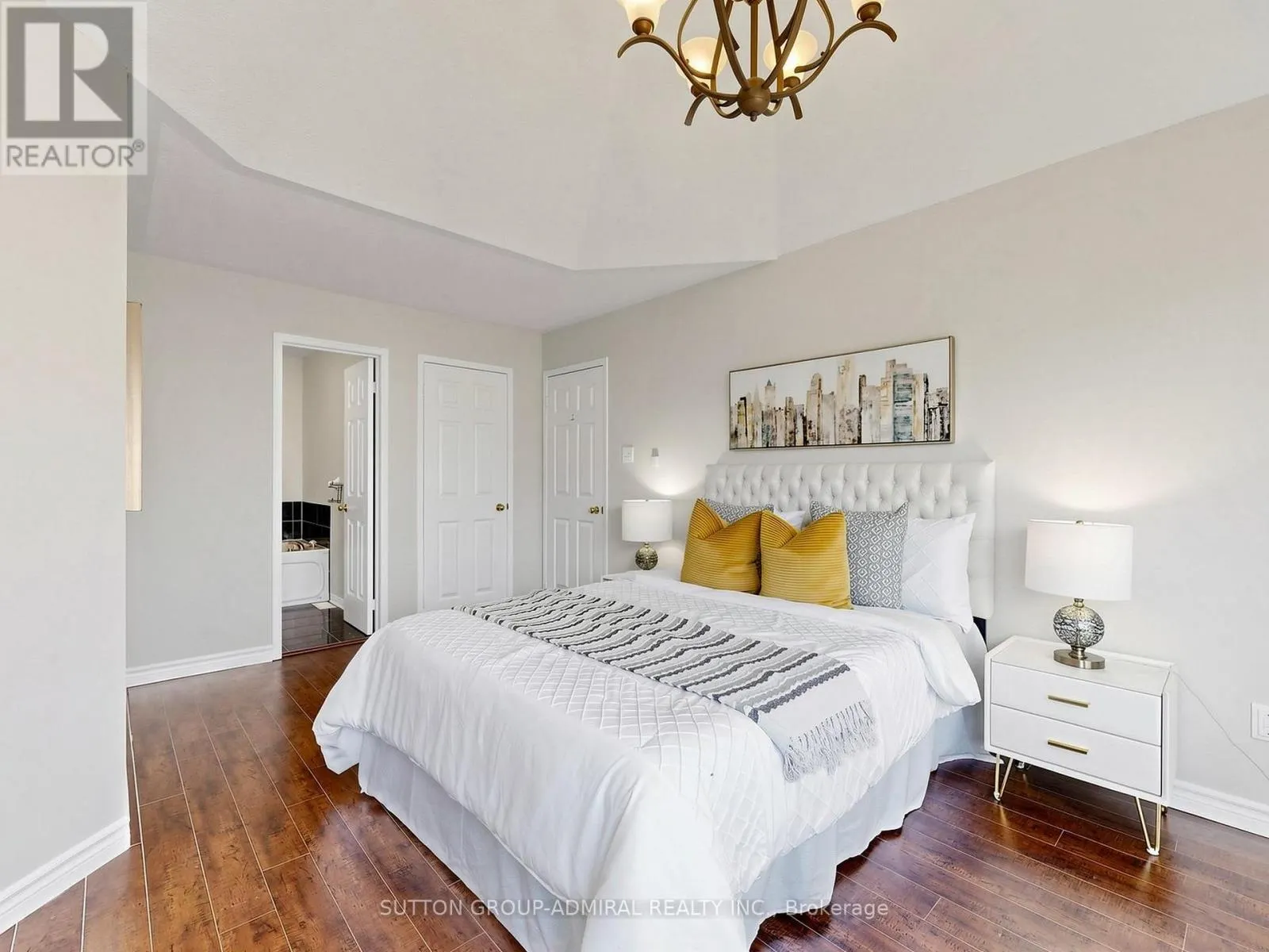 154 - 18 CLARK AVENUE W