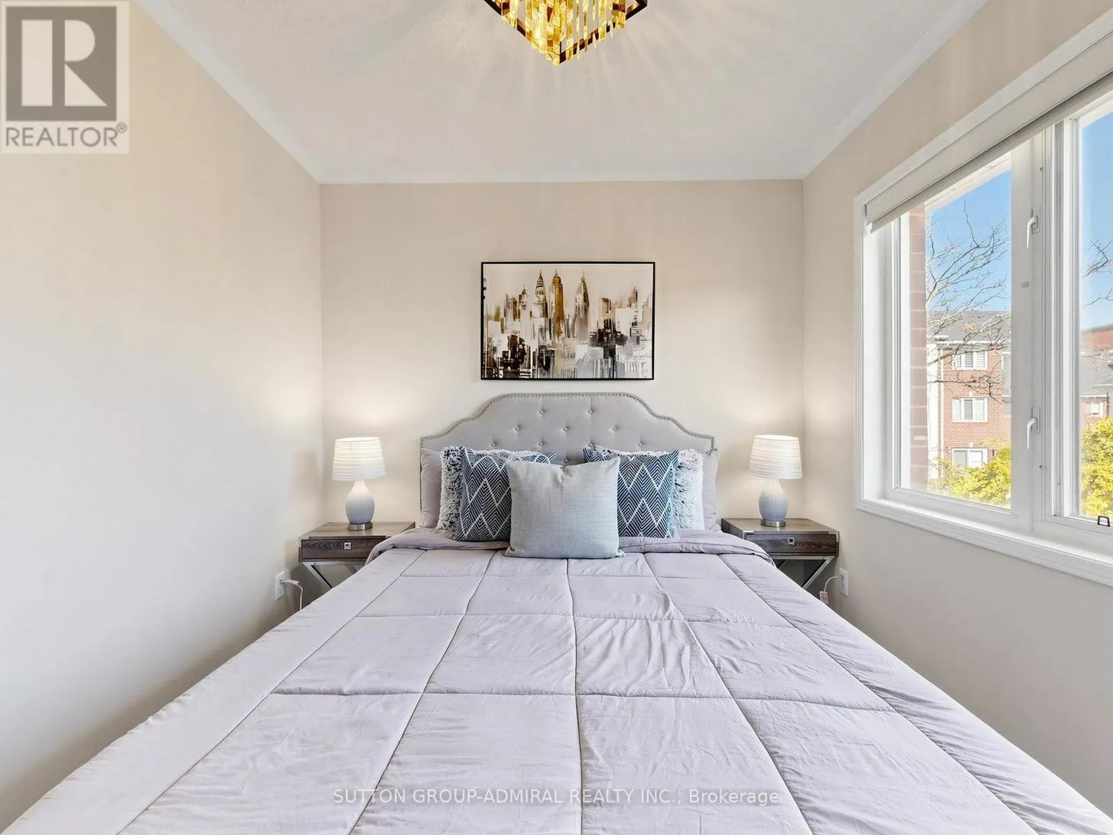 154 - 18 CLARK AVENUE W