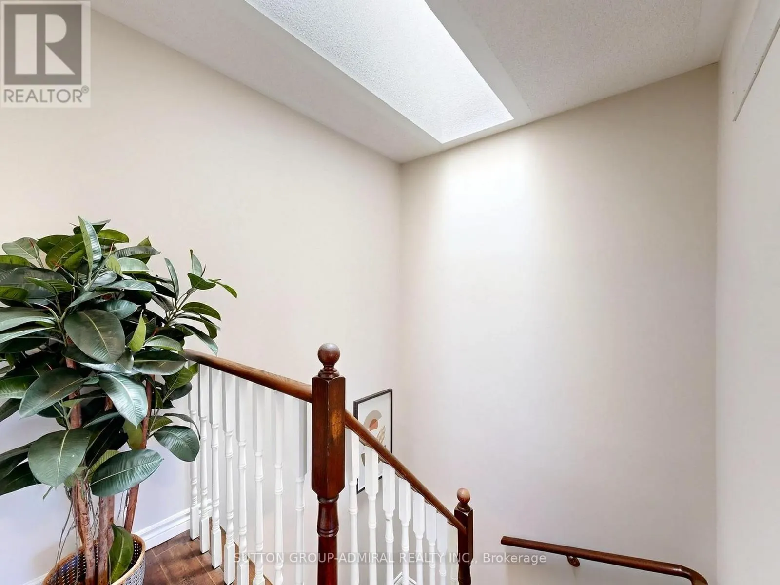154 - 18 CLARK AVENUE W
