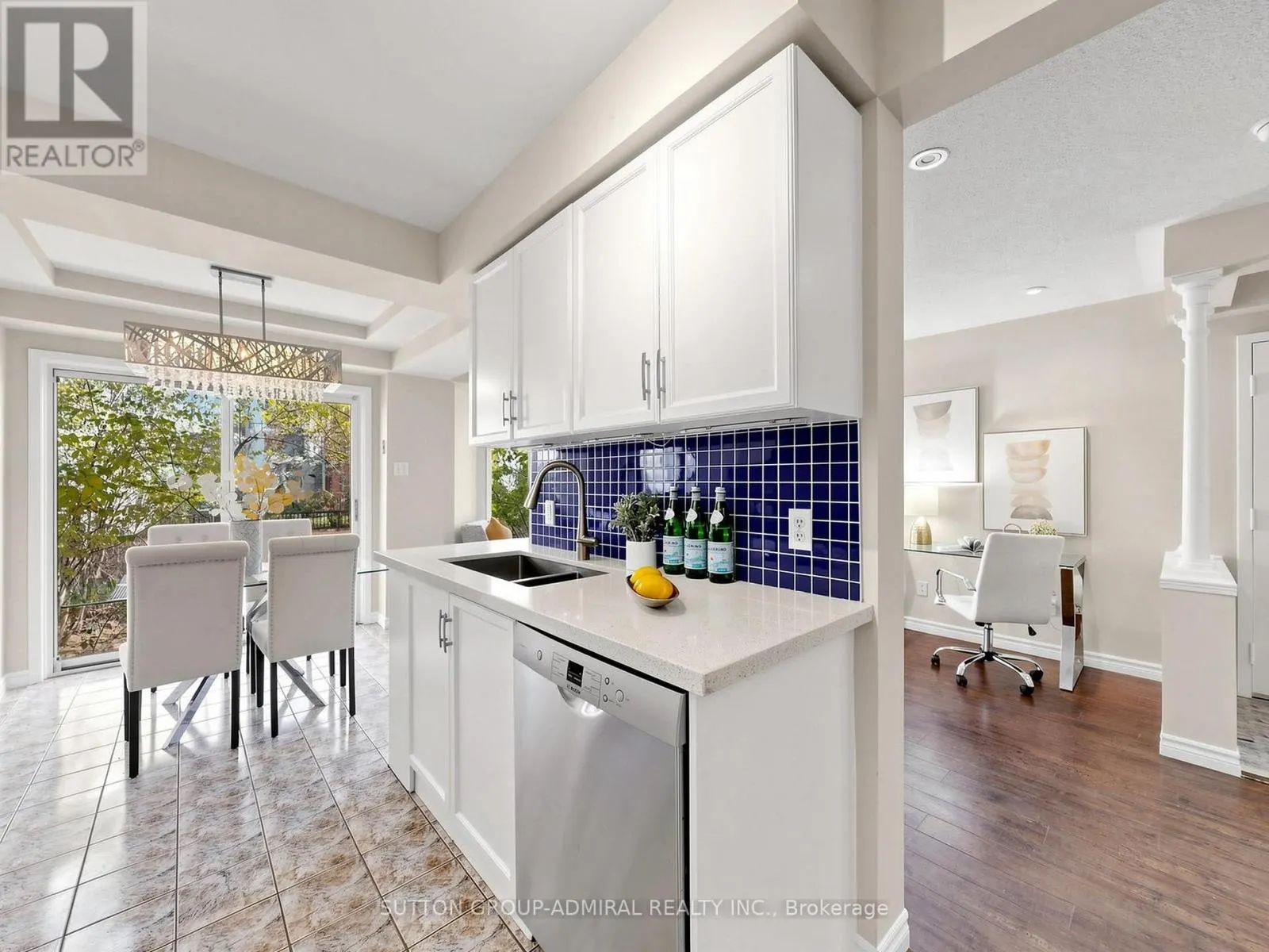 154 - 18 CLARK AVENUE W