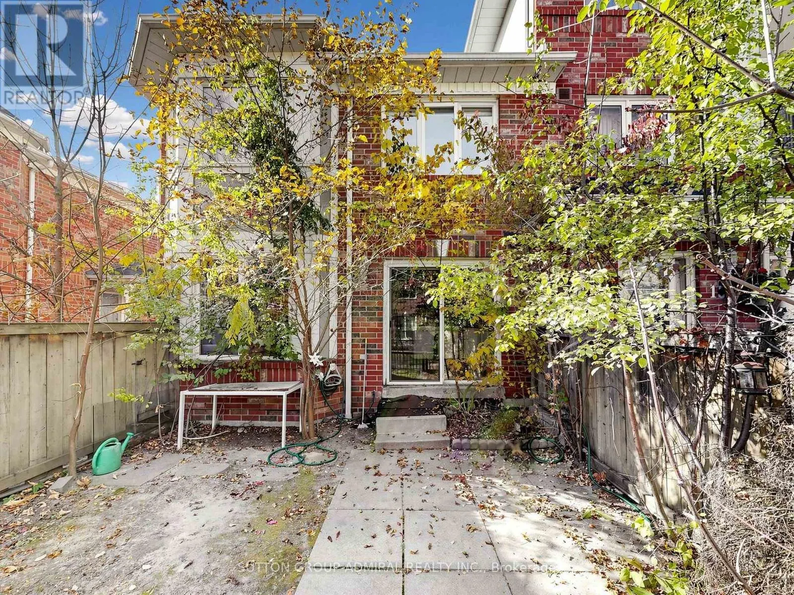 154 - 18 CLARK AVENUE W