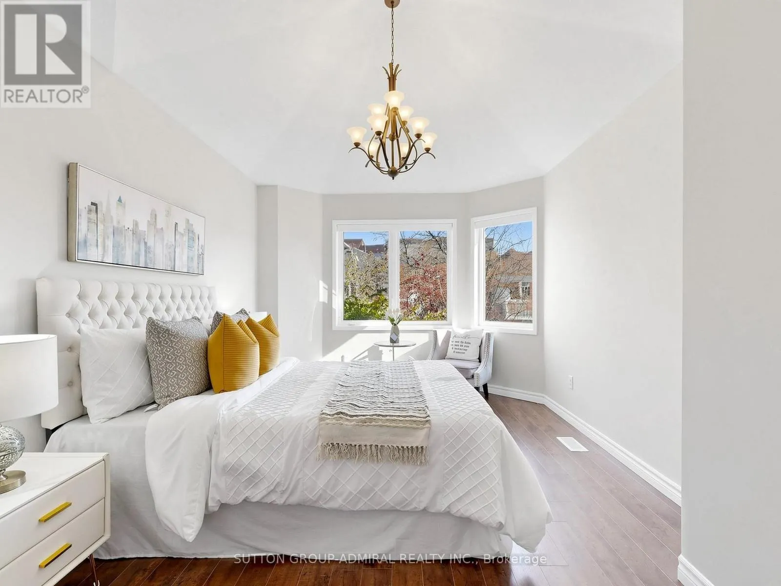 154 - 18 CLARK AVENUE W