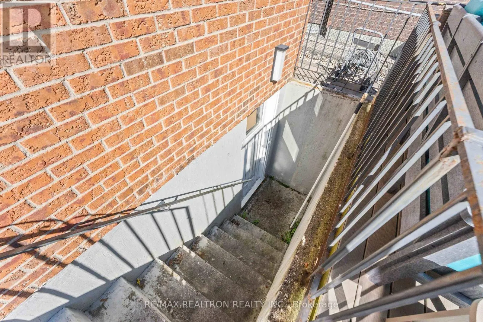 5 CHARNWOOD PLACE