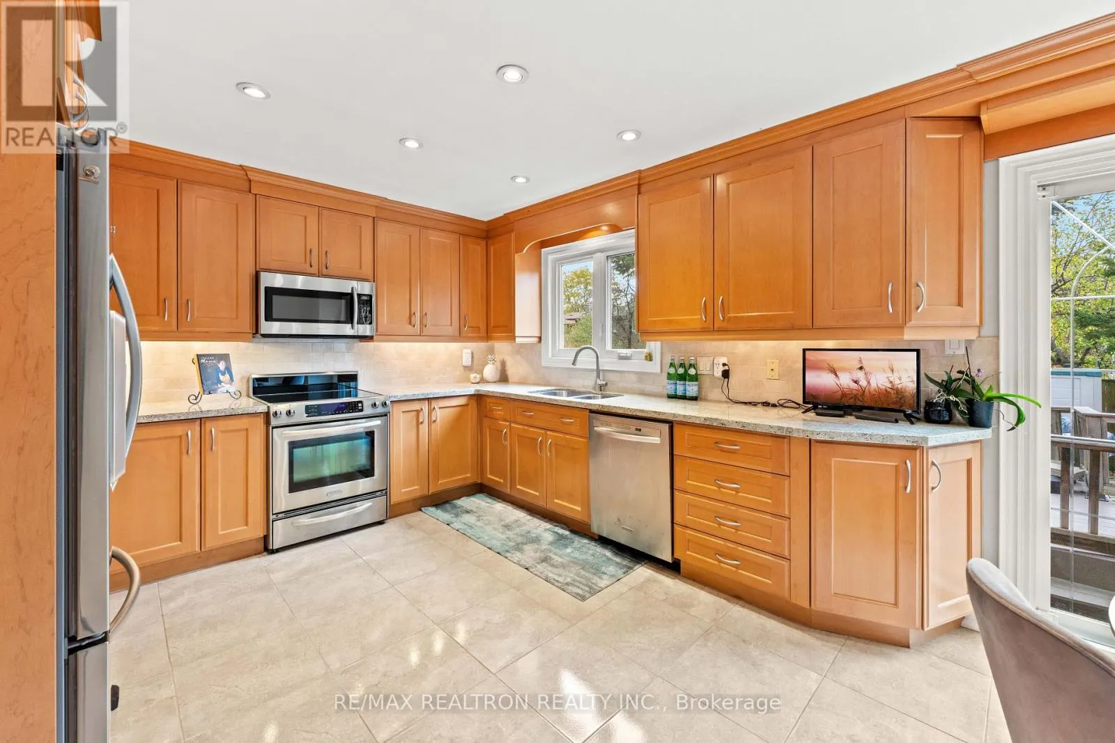 5 CHARNWOOD PLACE