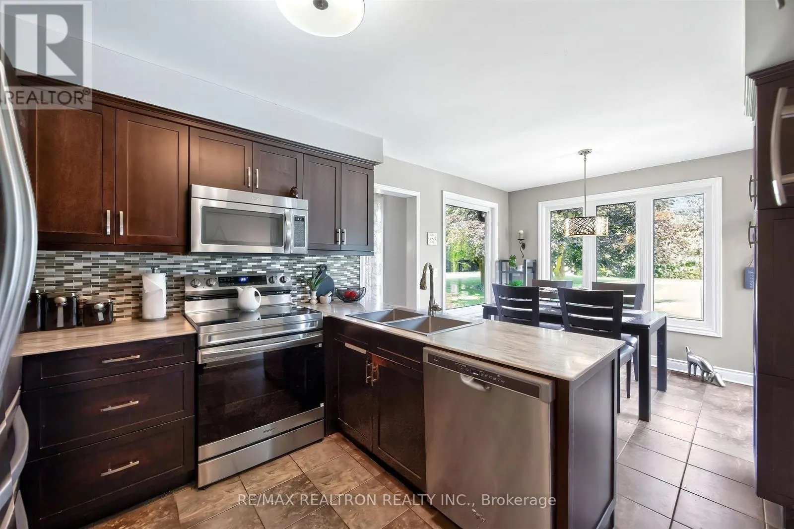 47 MAPLE WAY