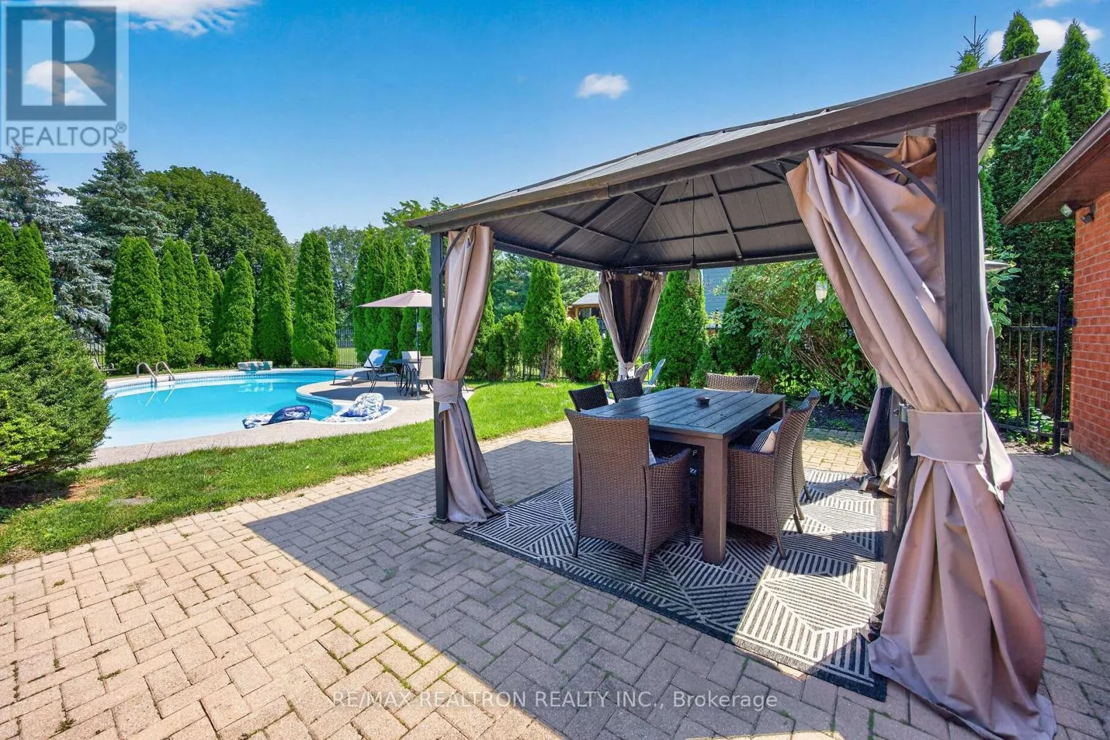 47 MAPLE WAY