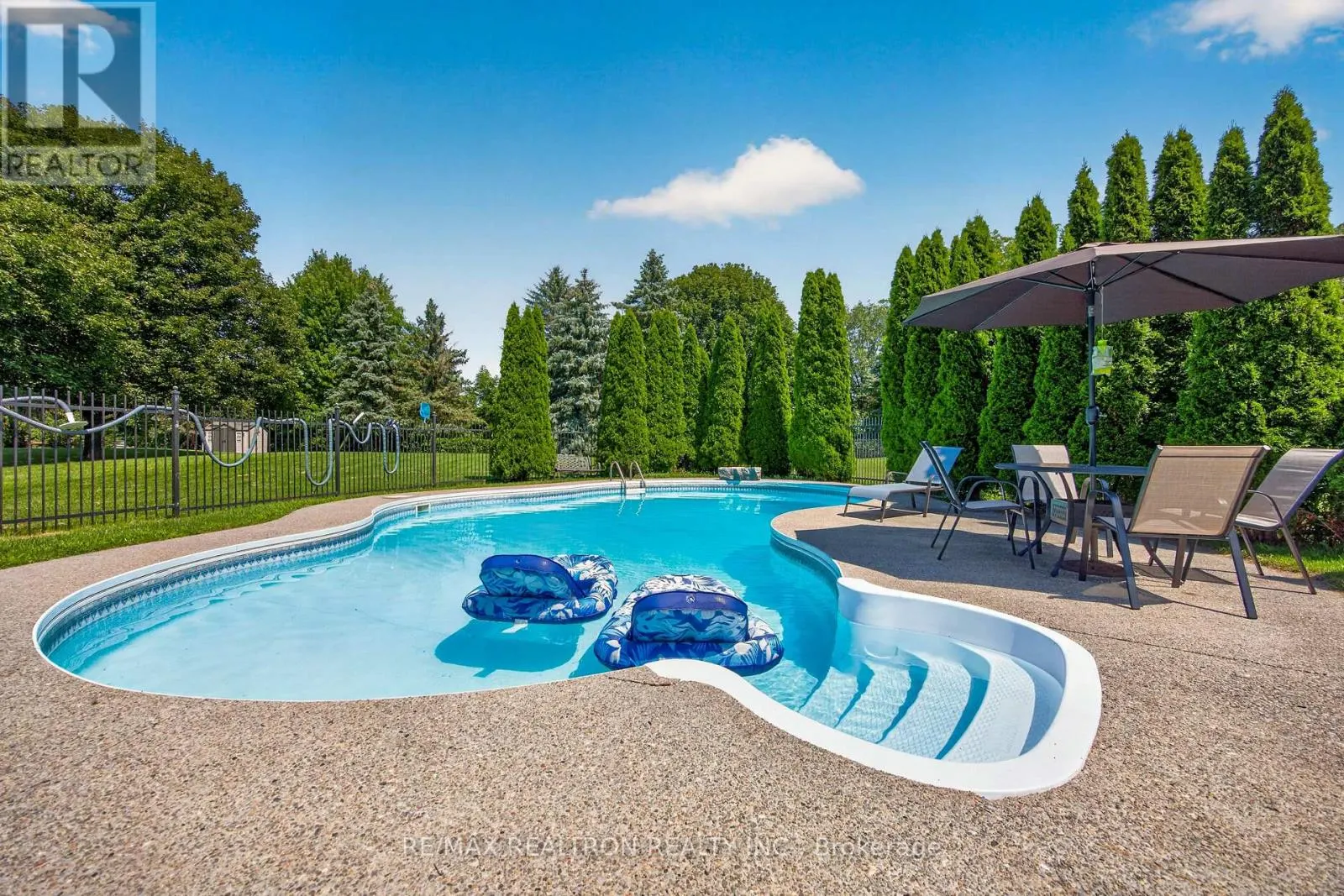 47 MAPLE WAY