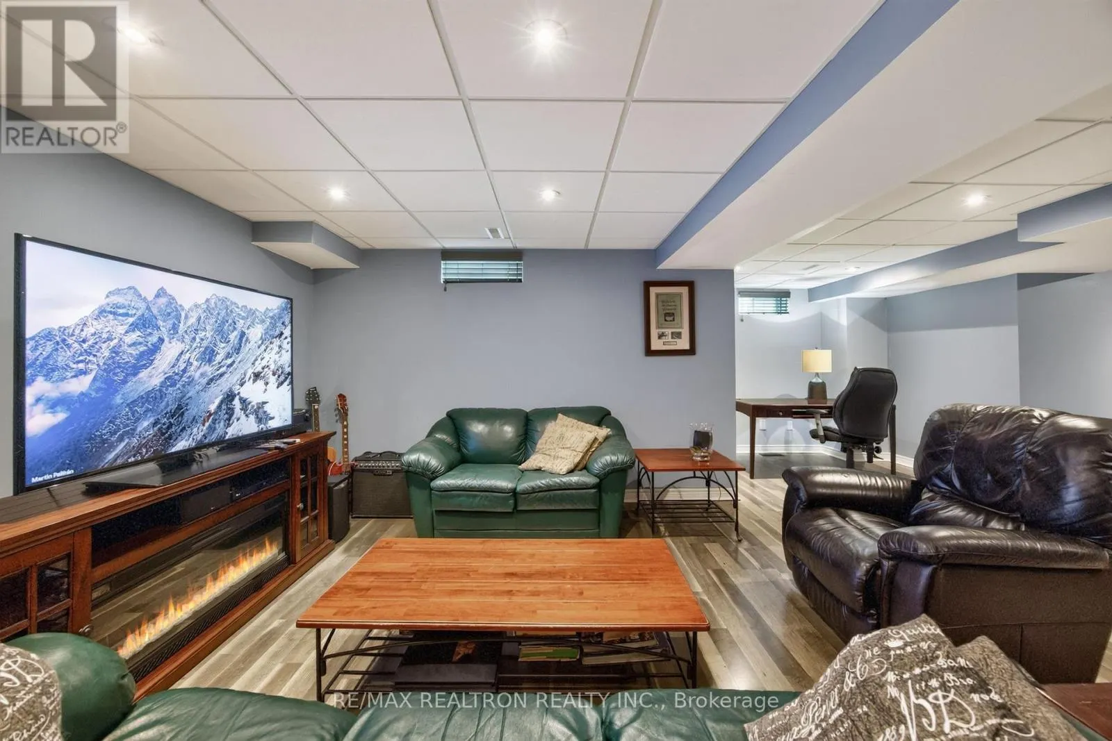 47 MAPLE WAY