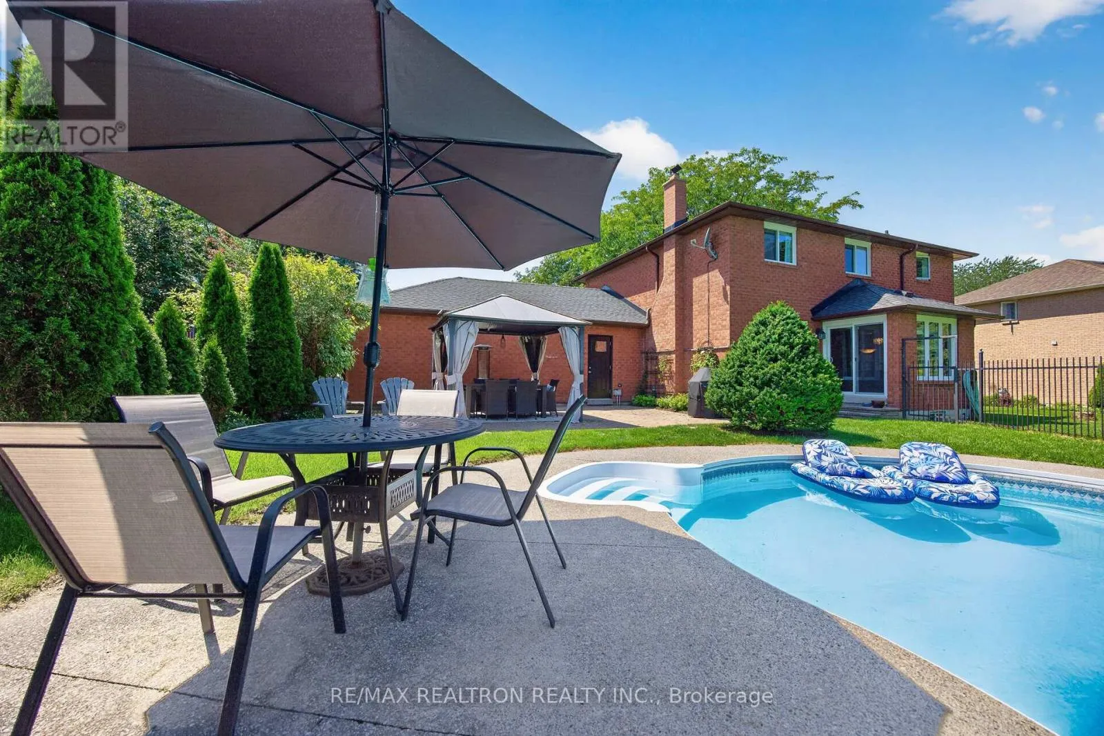 47 MAPLE WAY