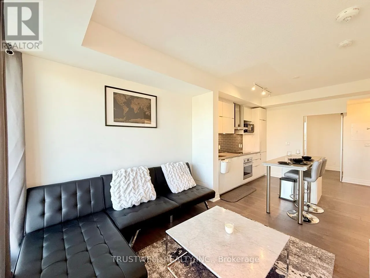 524 - 10 ROUGE VALLEY DRIVE W