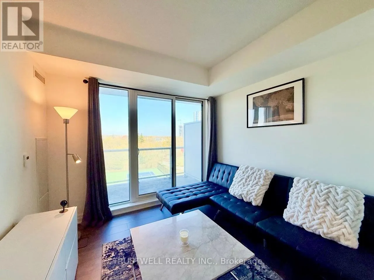 524 - 10 ROUGE VALLEY DRIVE W