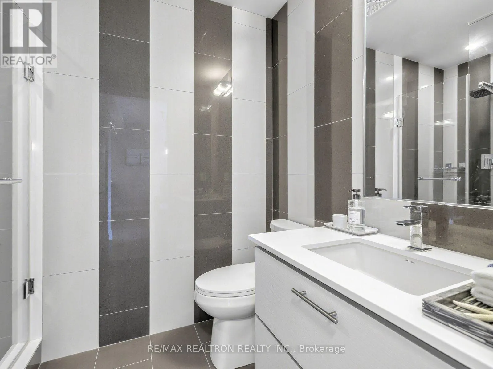 C301 - 301 SEA RAY AVENUE