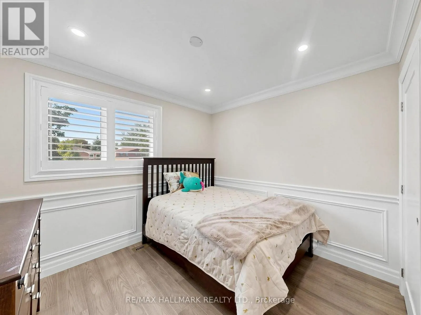 58 MARCHWOOD CRESCENT