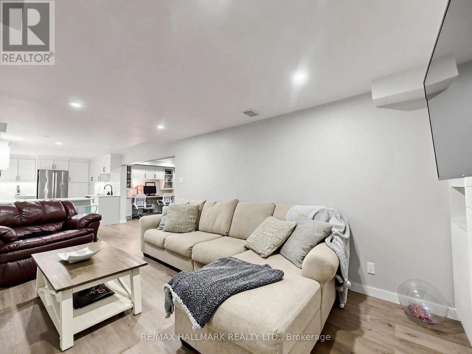 58 MARCHWOOD CRESCENT