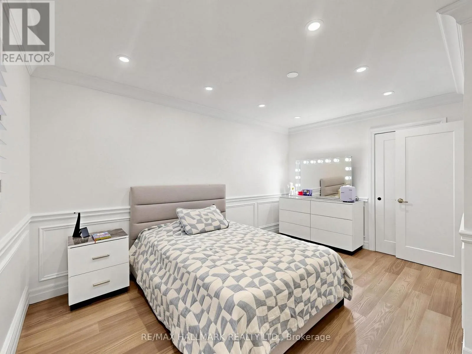 58 MARCHWOOD CRESCENT