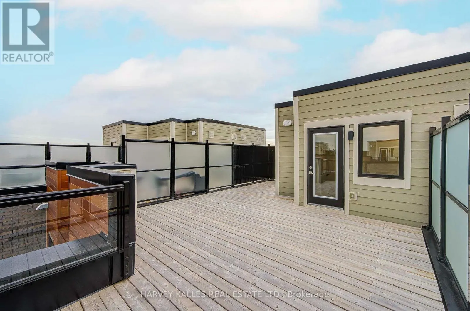 21 - 17 LYTHAM GREEN CIRCLE