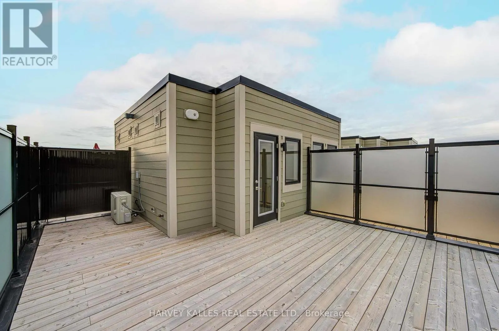21 - 17 LYTHAM GREEN CIRCLE