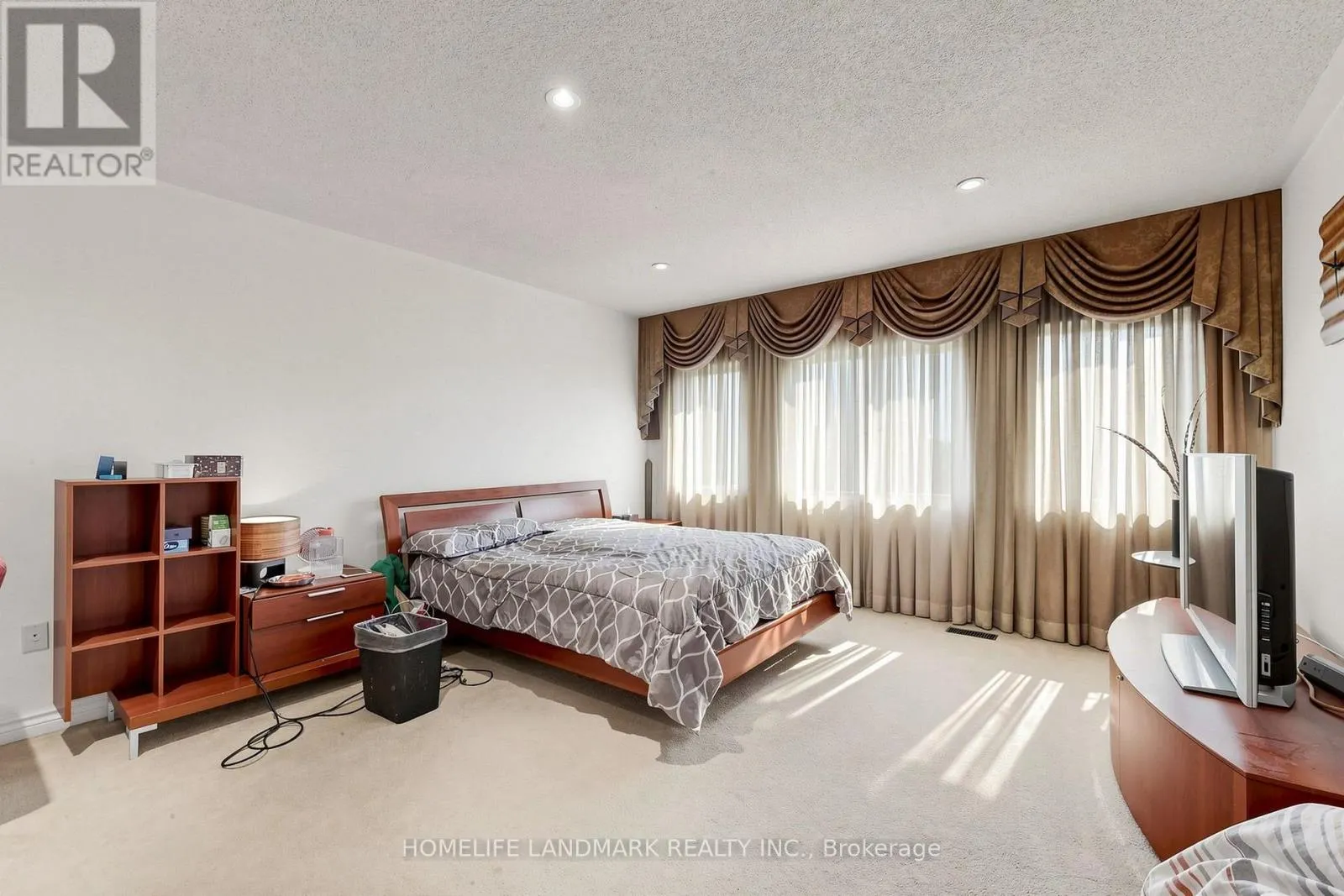 19 EDENBROOK CRESCENT