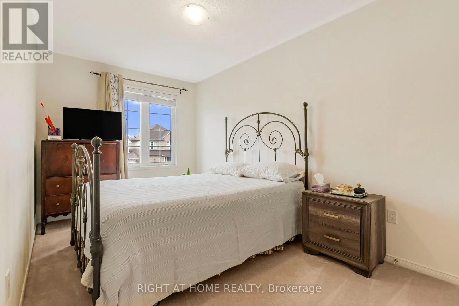 33 RUSSEL DRIVE