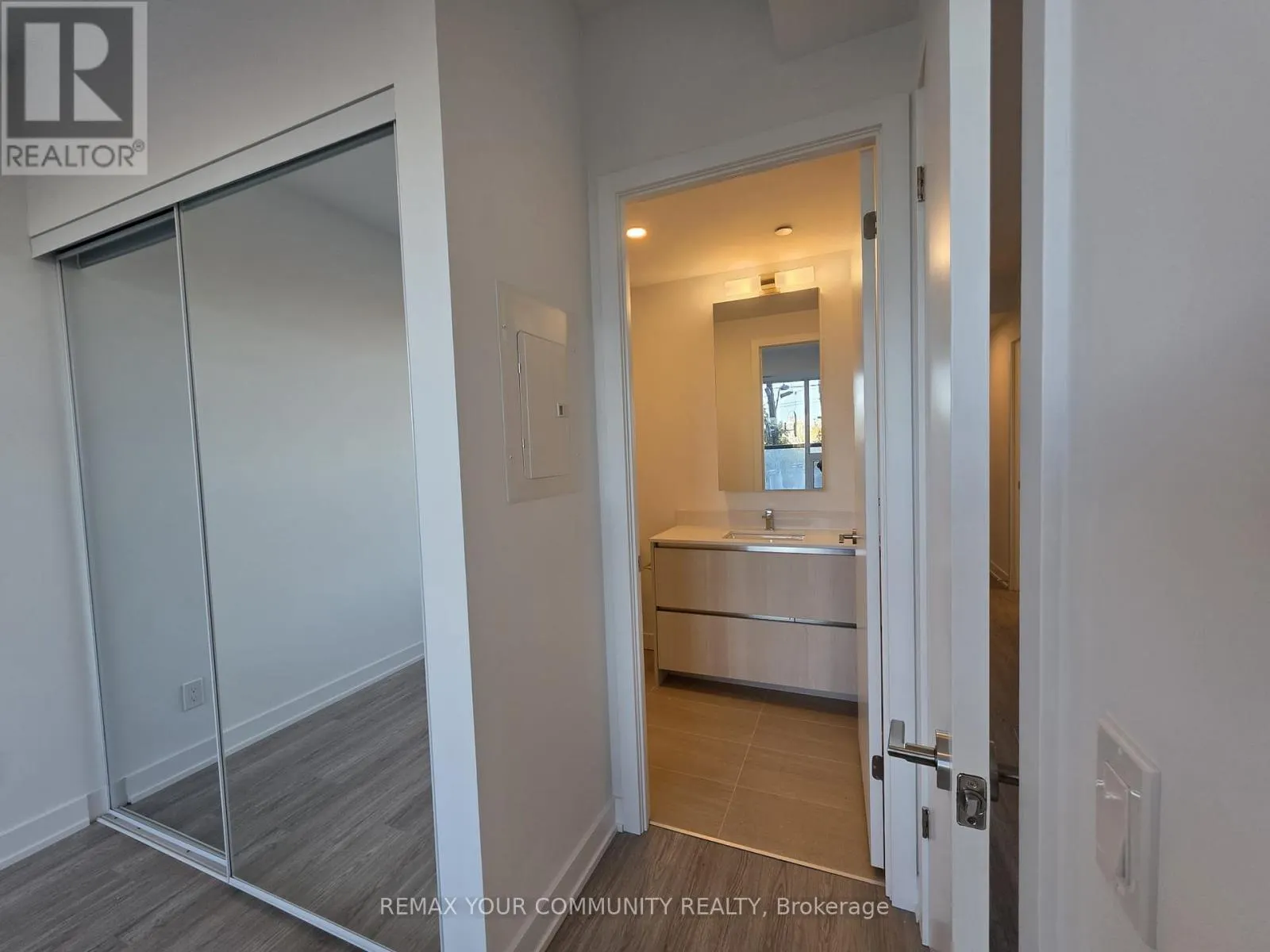 313 - 8188 YONGE STREET