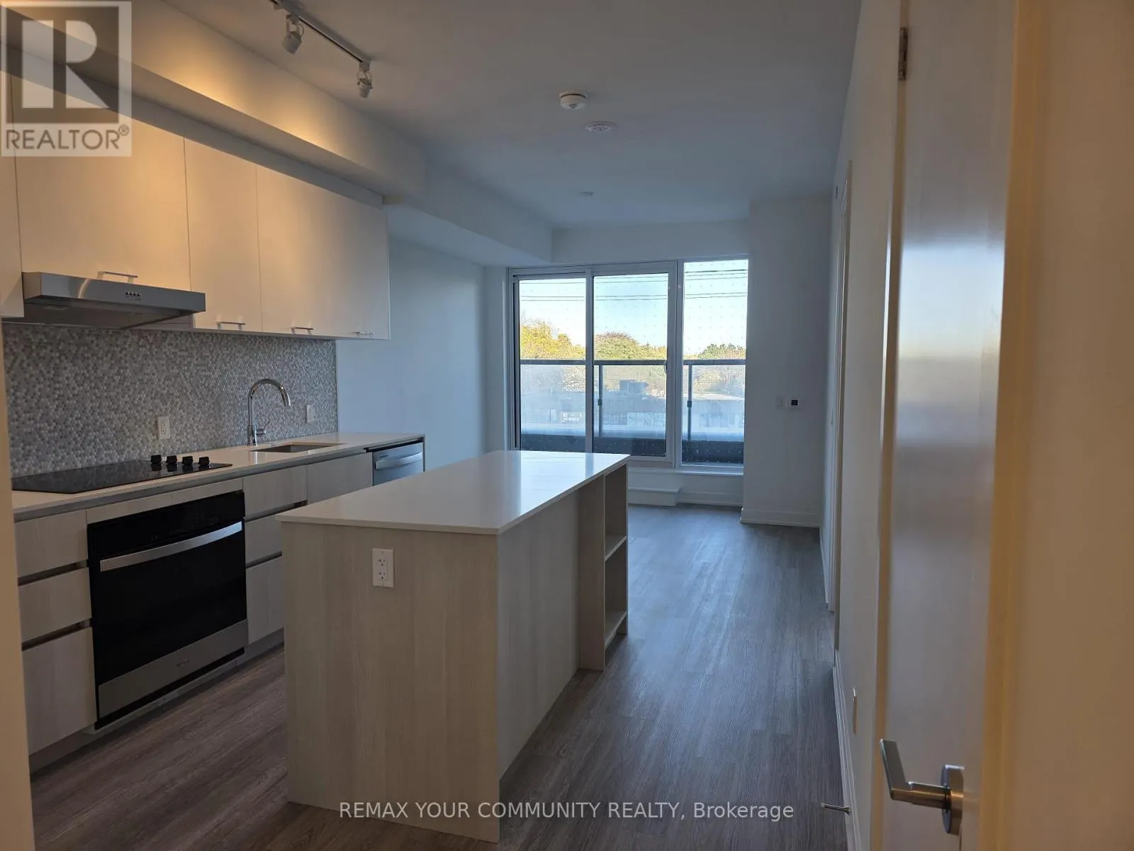 313 - 8188 YONGE STREET